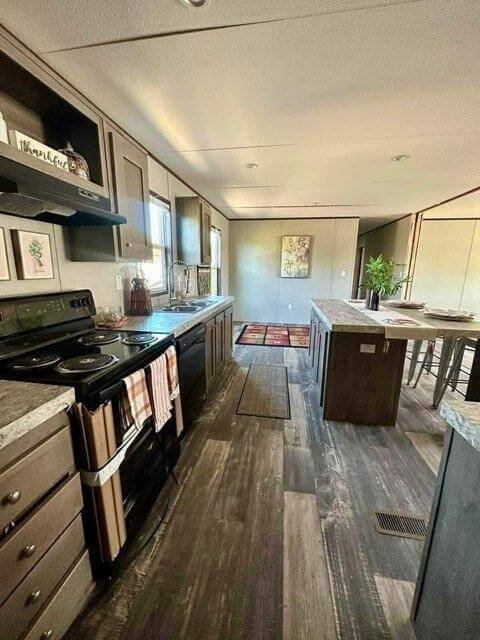 The Promotional Series / The Rosewood FAC28644A — manufactured home photo 3 at Texas Home Outlet in Huffman, TX