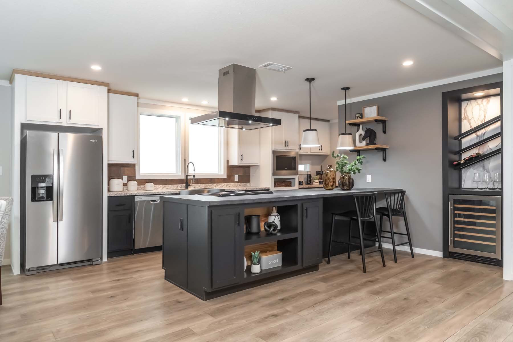 Premier / Bourbon 3276H42398 — manufactured home photo 1 at Texas Home Outlet in Huffman, TX