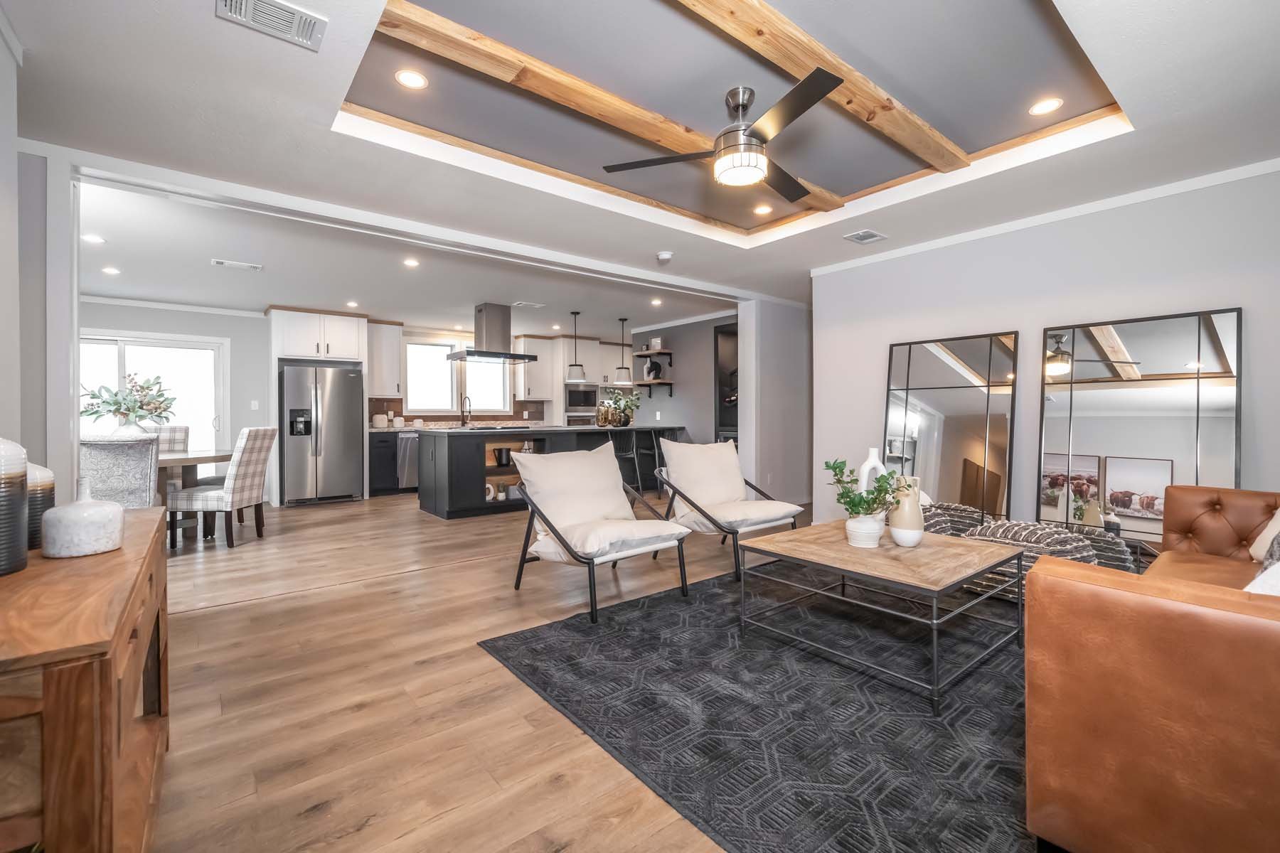 Premier / Bourbon 3276H42398 — manufactured home photo 3 at Texas Home Outlet in Huffman, TX