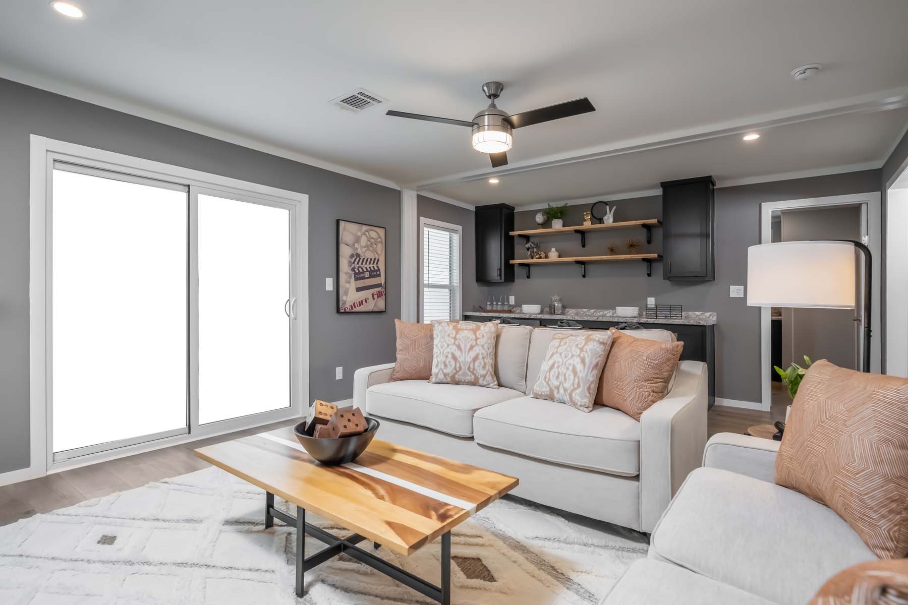 Premier / Bourbon 3276H42398 — manufactured home photo 5 at Texas Home Outlet in Huffman, TX