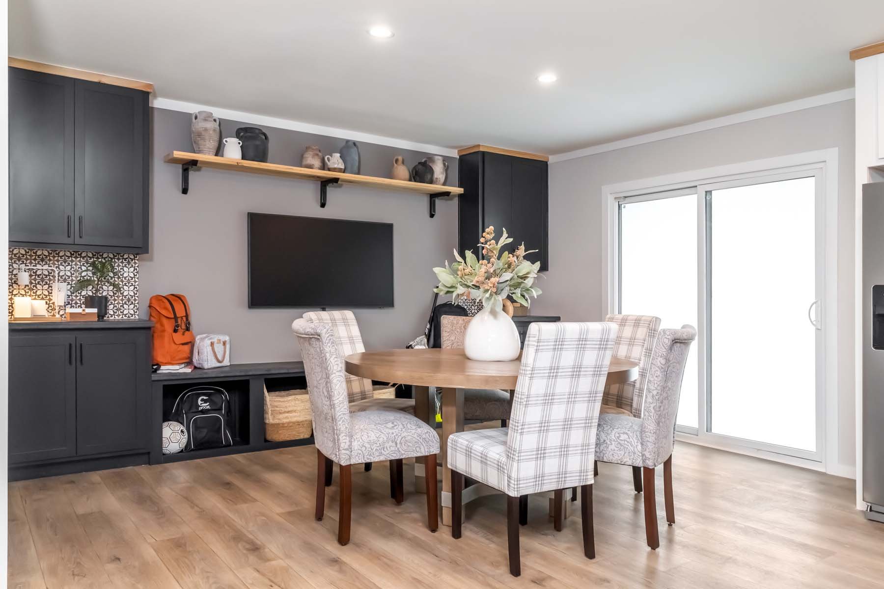 Premier / Bourbon 3276H42398 — manufactured home photo 9 at Texas Home Outlet in Huffman, TX