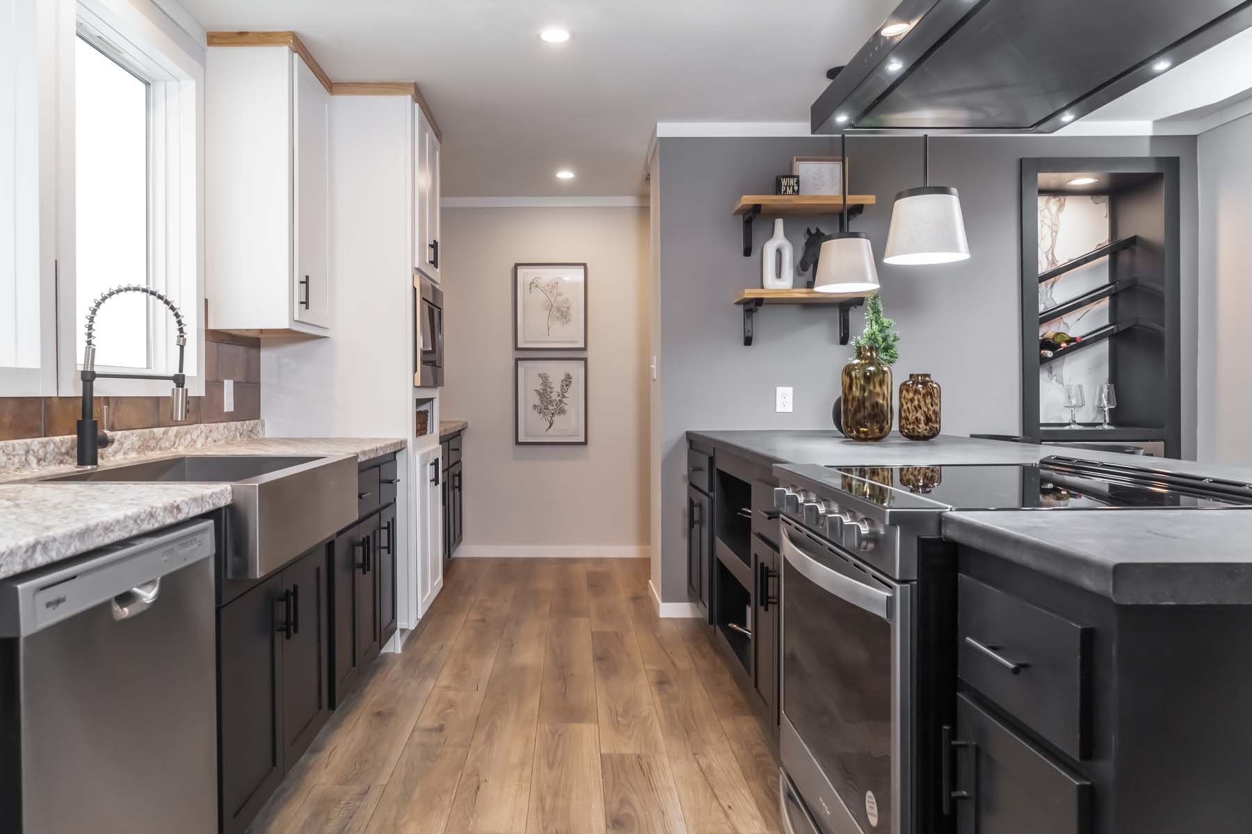 Premier / Bourbon 3276H42398 — manufactured home photo 21 at Texas Home Outlet in Huffman, TX