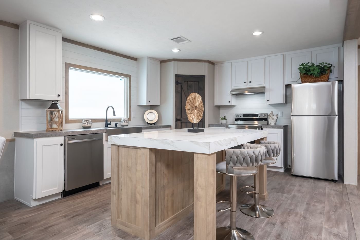 Solution / The Pt 78 SLT28563D — manufactured home photo 2 at Texas Home Outlet in Huffman, TX