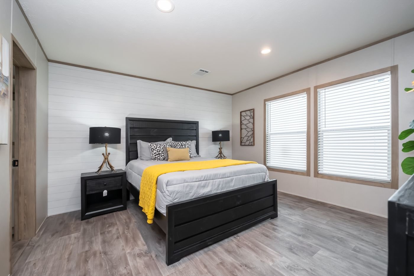 Solution / The Pt 78 SLT28563D — manufactured home photo 12 at Texas Home Outlet in Huffman, TX